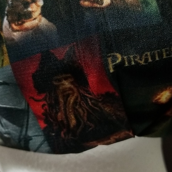 Pirates of the Caribbean Facemask - Picture 5 of 7